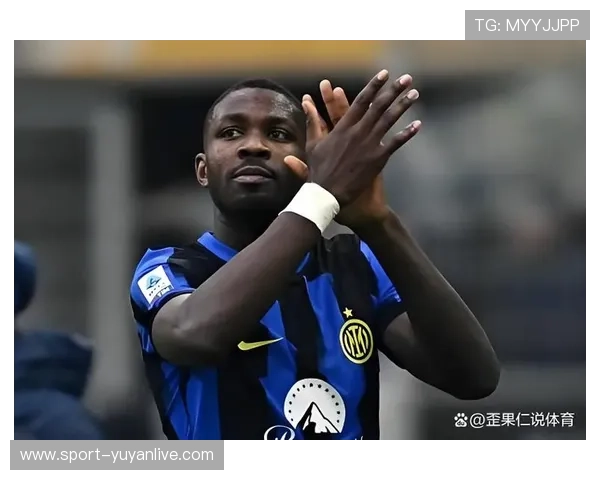 绝杀时刻：足球星巧妙瞬间引爆全场激情，绝妙进球成就经典传奇