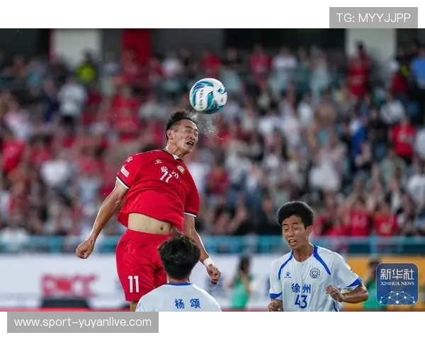 足球场上最具战斗力的球星打架瞬间盘点与背后故事分析