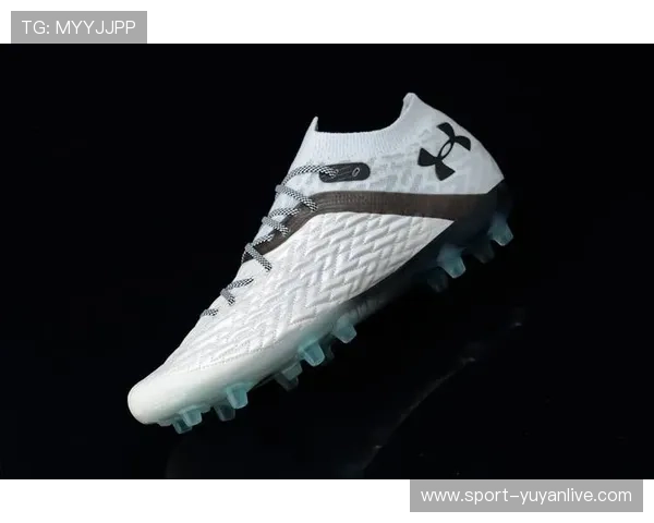 适合边锋球员的顶级足球鞋推荐提升速度与技术表现 适合边锋球员的顶级足球鞋推荐提升速度与技术表现